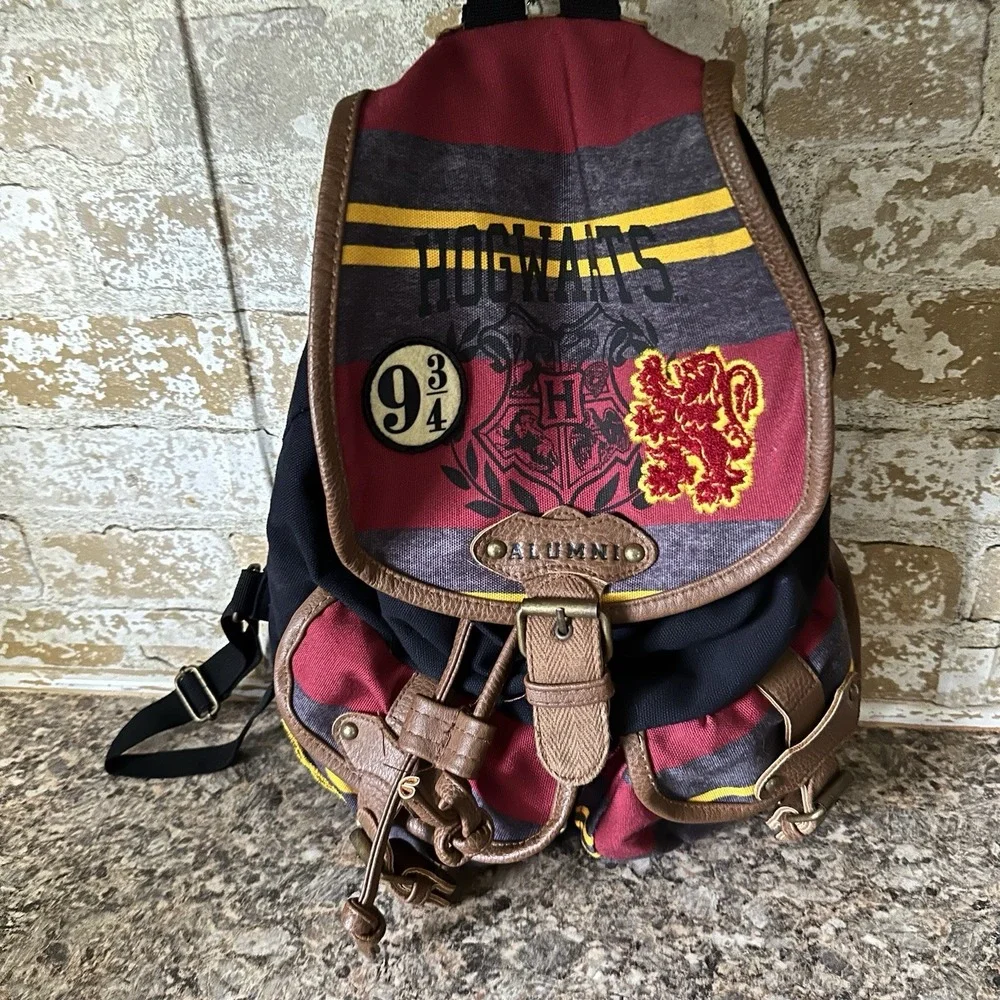 Harry Potter Hogwarts Alumni Backpack Gryffidor Travel School Bag Black Red